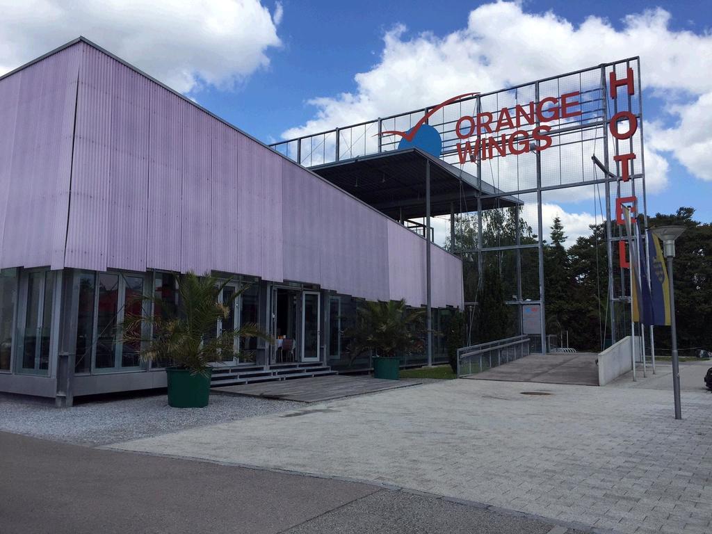 Отель Orange Wings Krems Экстерьер фото