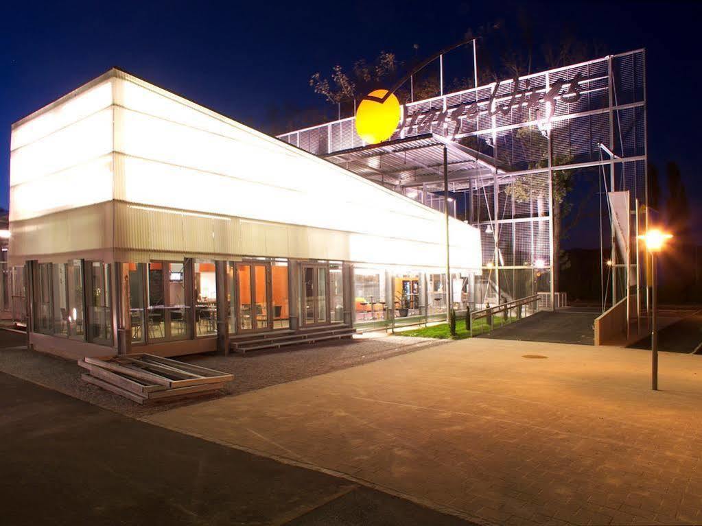 Отель Orange Wings Krems Экстерьер фото
