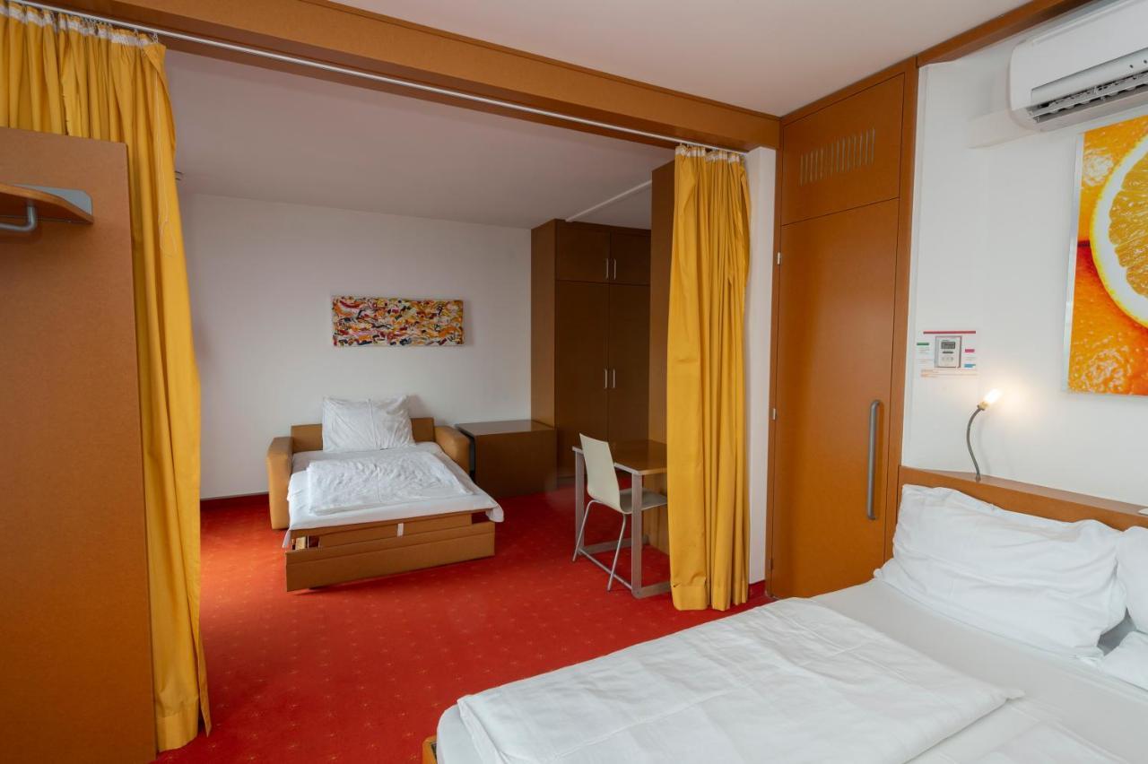 Отель Orange Wings Krems Экстерьер фото