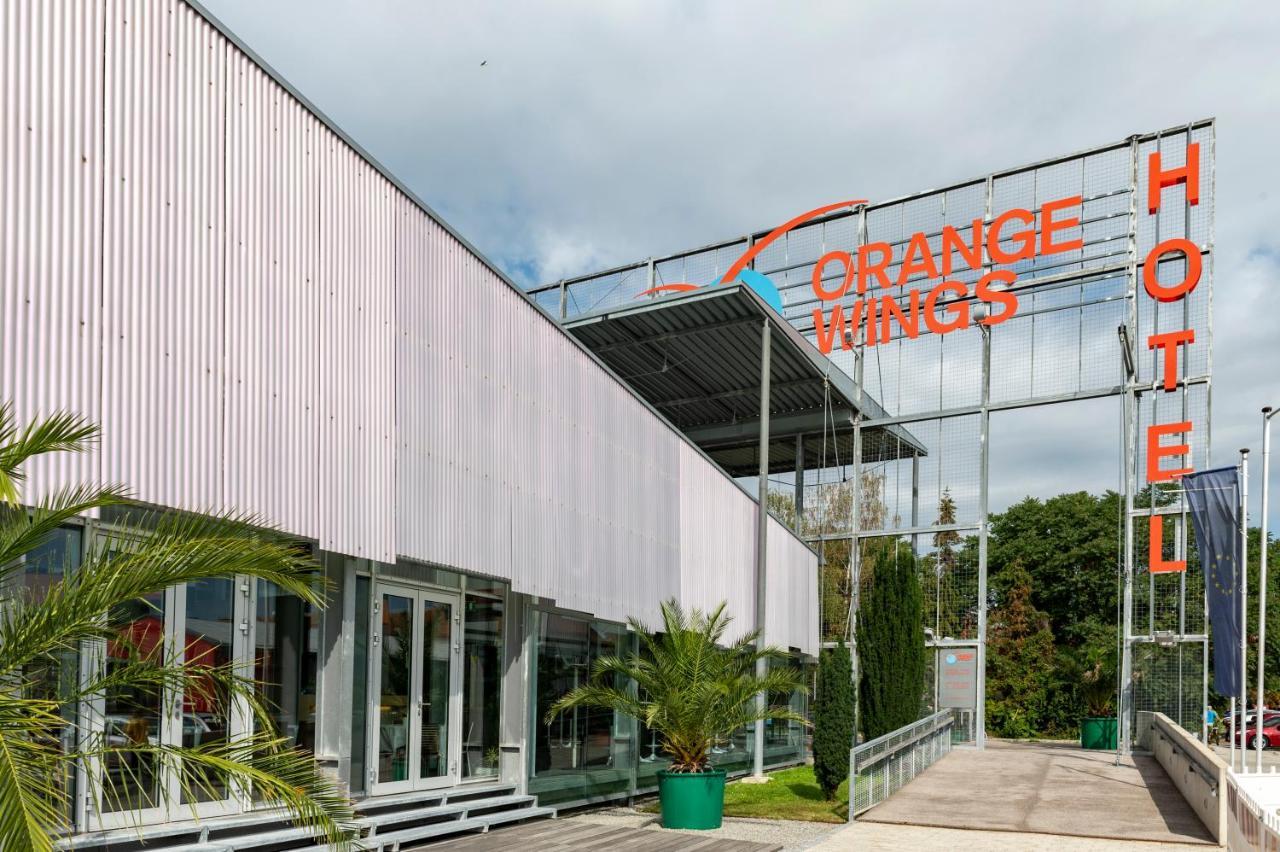 Отель Orange Wings Krems Экстерьер фото