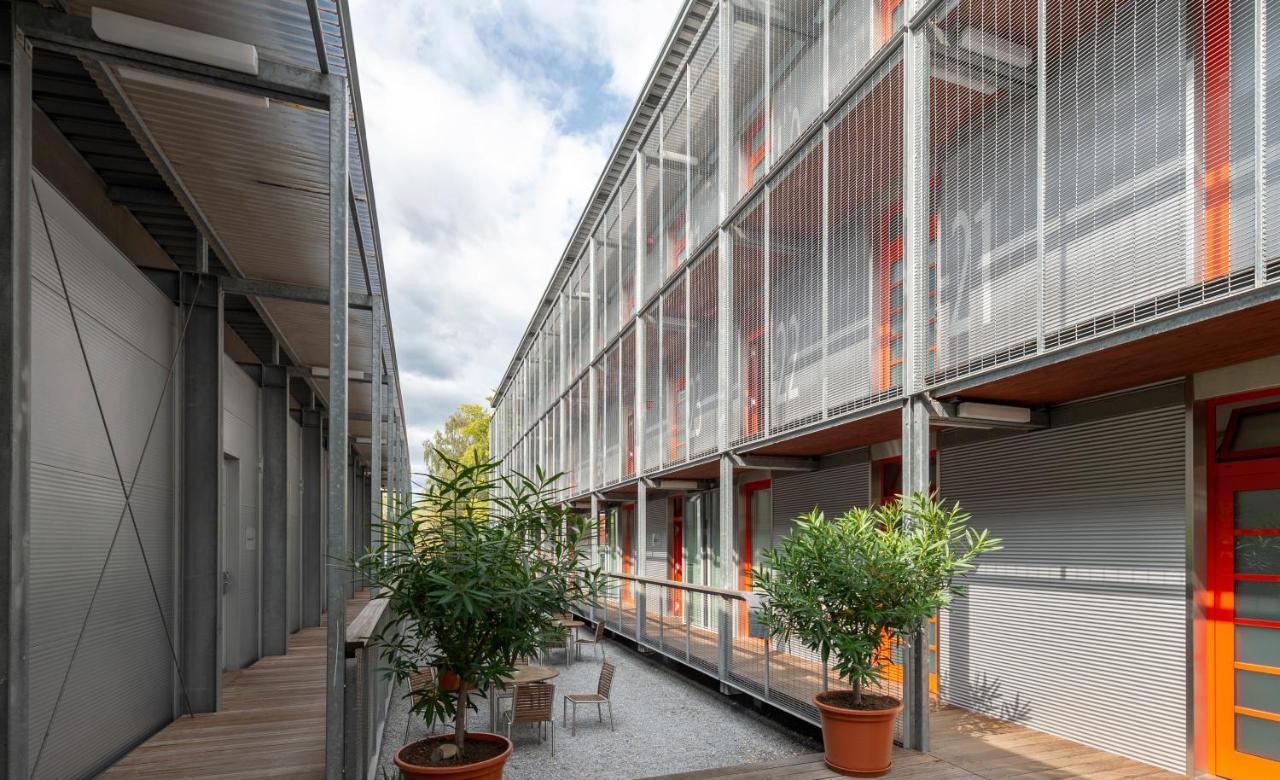 Отель Orange Wings Krems Экстерьер фото