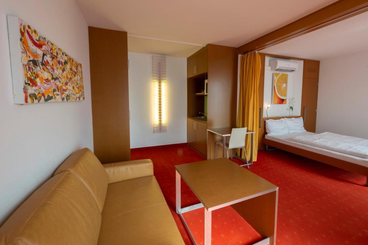 Отель Orange Wings Krems Экстерьер фото
