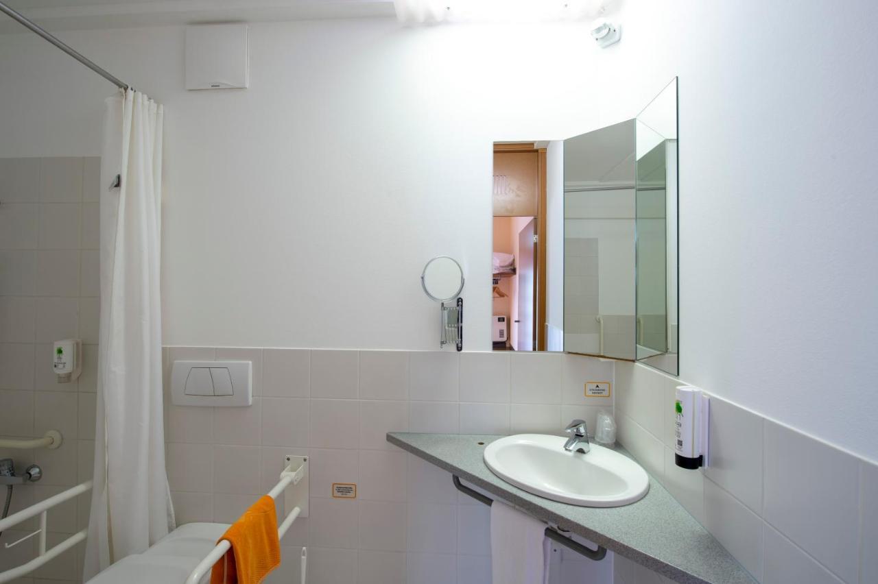 Отель Orange Wings Krems Экстерьер фото