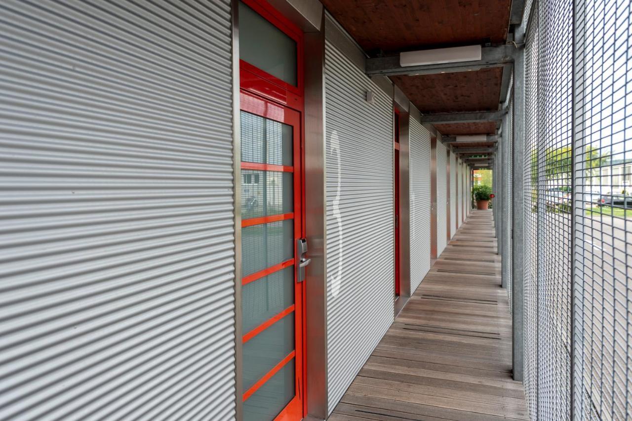 Отель Orange Wings Krems Экстерьер фото
